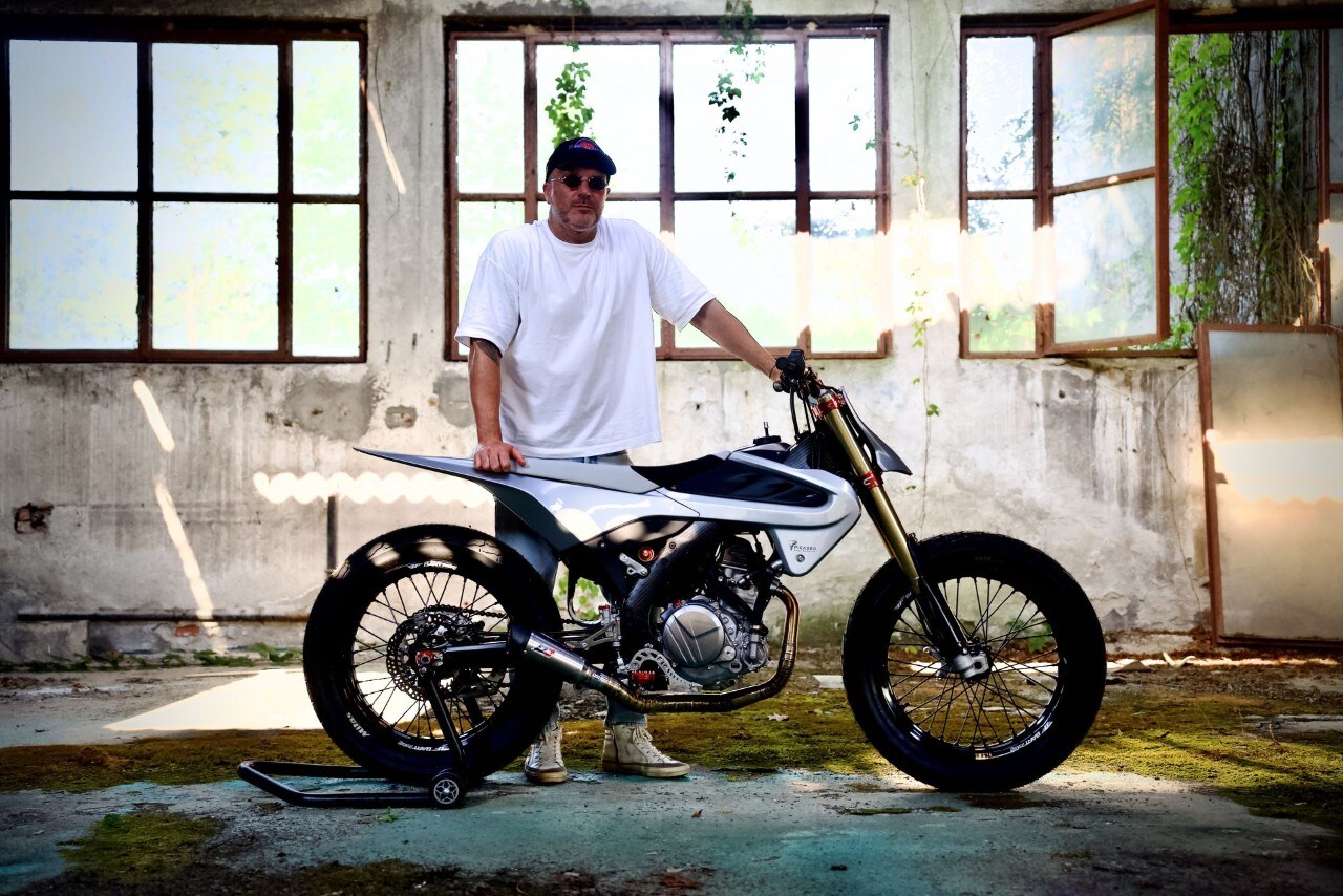 Come nasce una moto da corsa: da una Honda di serie al mondiale Flat Track. Episodio 4: i primi giri in pista!